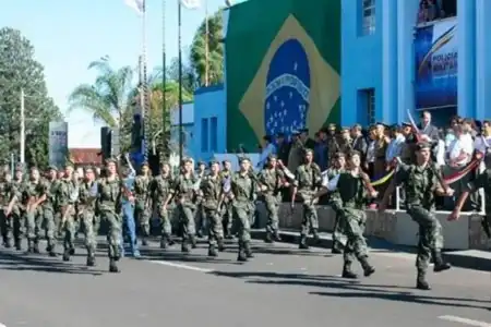 Sonhar com Desfile