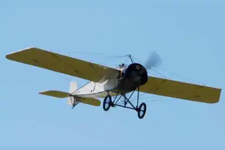 Sonhar com Aeroplano, é um sonho que prenuncia bons acontecimentos, a não ser que sonhe com um desastre aéreo, nesse caso, há prenúncio de acidentes.