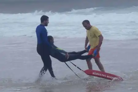 Sonhar com Salvamento, ser salvo num naufrágio ou numa catástrofe, significa tranqüilidade.