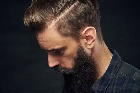 Sonhar com barba, se um homem sonha que tem barba crescida significa desejo de isolamento.