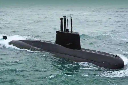 Sonhar com Submarino, vê-lo na superfície, paz e tranquilidade. Vê-lo submergir, significa inquietação. Vê-lo naufragar, triunfo sobre inimigos.