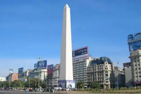 Sonhar com diversos obeliscos, significa riqueza. Estar em cima de um obelisco, fará boas compras.